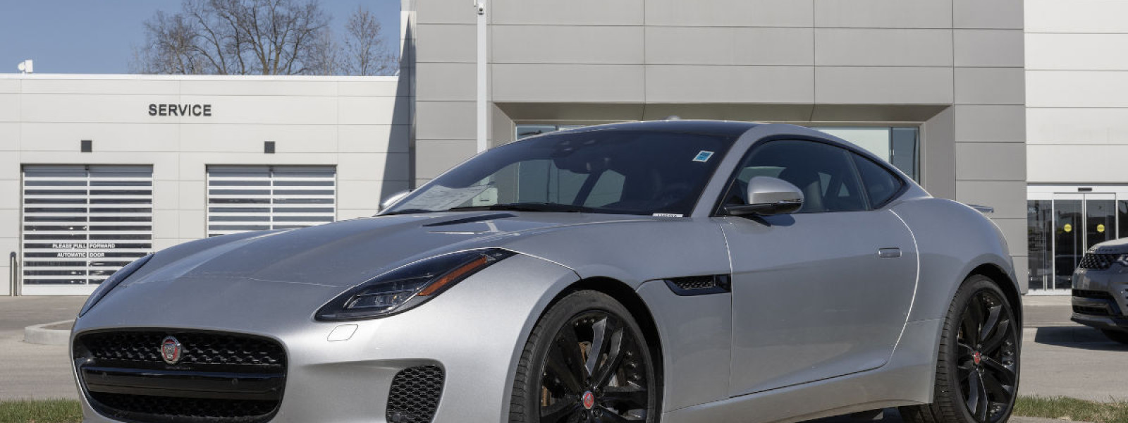 Jaguar Battery Problems: Warning Messages, Electrical Symptoms,and When Replacement Is Needed
